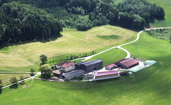 Der Betrieb Eigelsreiter liegt auf einer Seehöhe von 520 m in Michelbach in Niederösterreich.