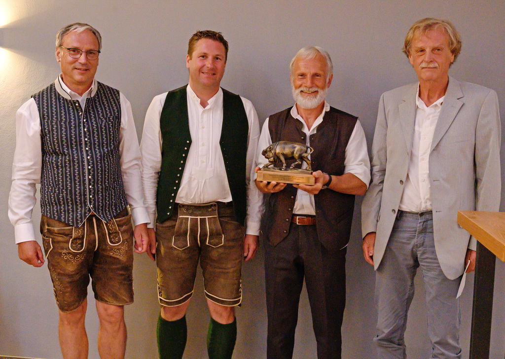 Fleckvieh Austria sagt Danke bei Dr. Georg Röhrmoser. Von links: Sebastian Auernig, Reinhard Pfleger, Georg Röhrmoser, Johann Tanzler