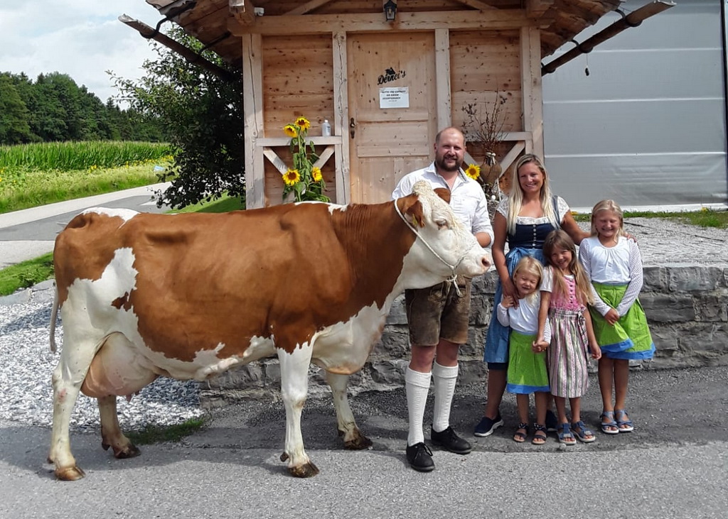 Verena und Alexander Eder mit den Töchtern Lena (8 J.), Anna (6 J.) und Isabella (3 J.)
