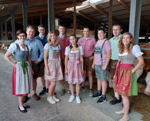 Familie Steiner (v. l. n. r): Karin u. Betriebsführer Martin und Kinder Stefan, Magdalena, Mathias – Johanna, Tobias, Andreas und Betriebsführer Hannes u. Bernadette