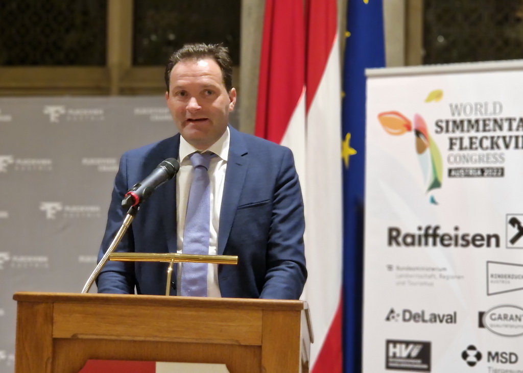 Bundesminister Mag. Norbert Totschnig hieß die Kongressteilnehmenden im Wiener Rathaus willkommen
