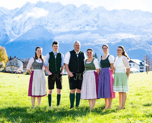 Familie Pürcher, v. l.: Johanna, Jakob, Albert, Sandra, Klara, Lena