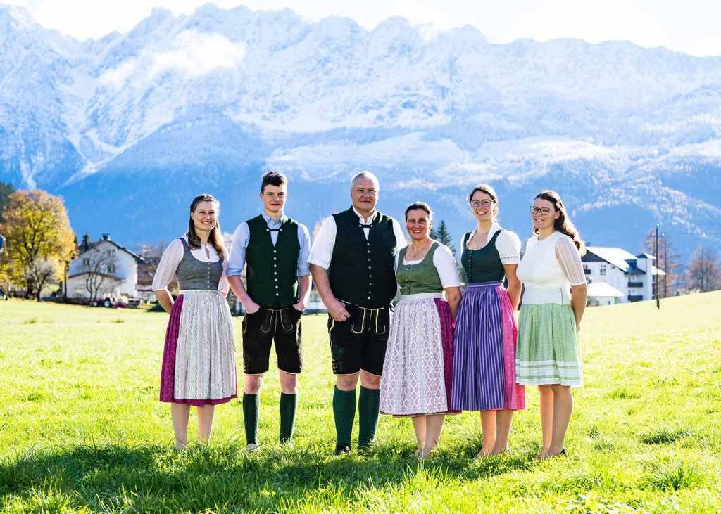 Familie Pürcher, v. l.: Johanna, Jakob, Albert, Sandra, Klara, Lena