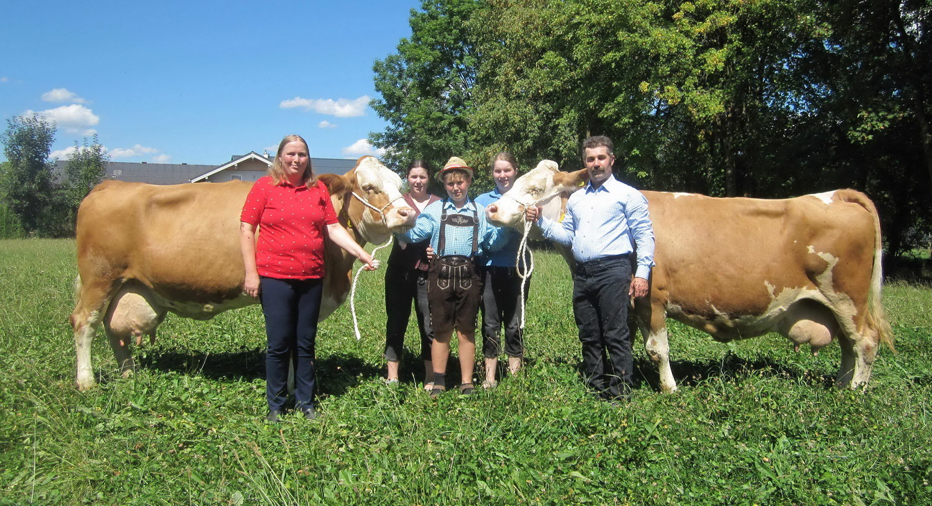 REIKE (li.), Geber x Rumba, ELLA (re.), Stocket x Weinold, Fam. Schober, Lochen, OÖ-FIH, Foto FIH