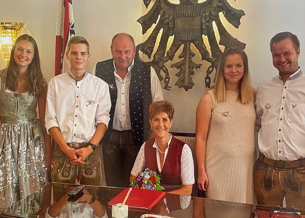 Familie Weber: Sohn Christian mit Freundin Hanna, Betriebsführer Johannes Weber mit Frau Evelin und Sohn Alexander mit Frau Michelle