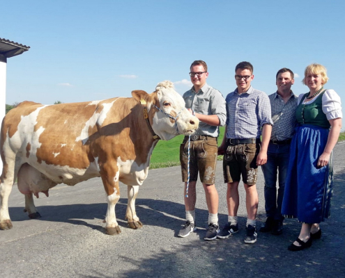 Familie Staudacher, v. l.: Sohn Patrick, Sohn Lukas und das Betriebsleiterehepaar Günter und Silvia