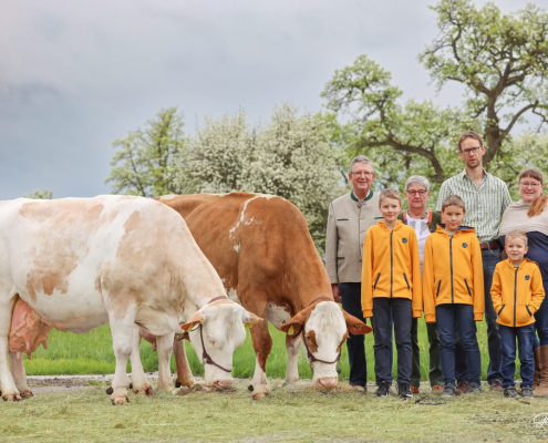 RIKA, li., GS Polari x GS Wonrou, IRMI, re., GS Rau x GS Weinbar, von Roland Schmid, Seitenstetten, NÖ, Foto Moy