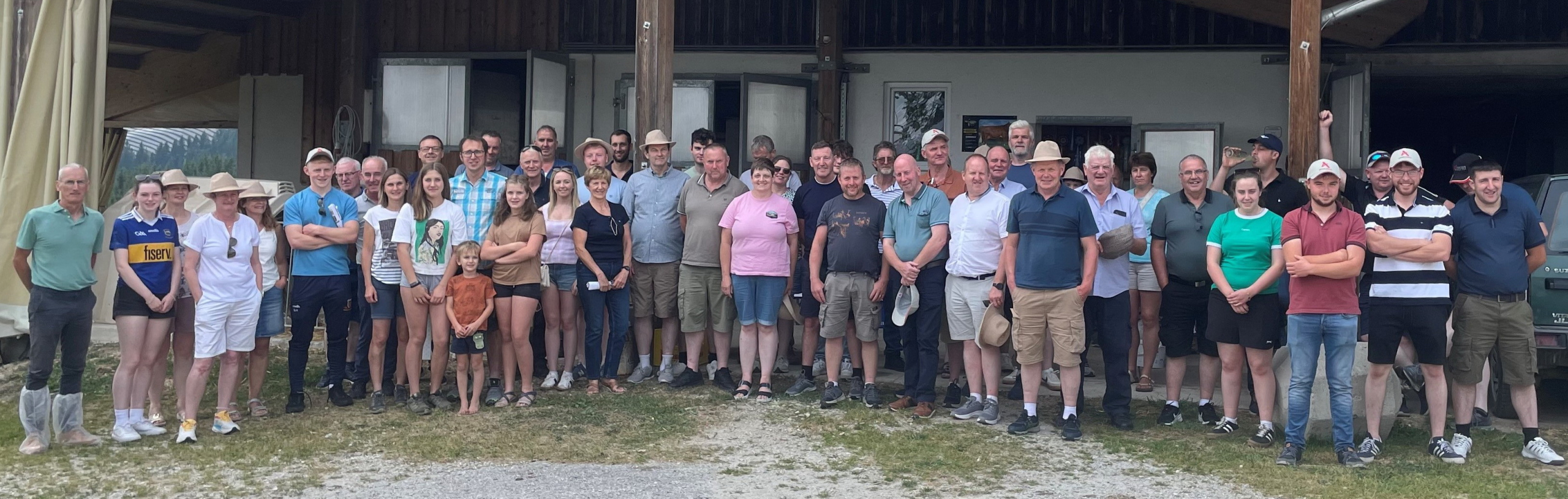 Irische Besuchergruppe am Betrieb Johannes Bauer, Ratten.