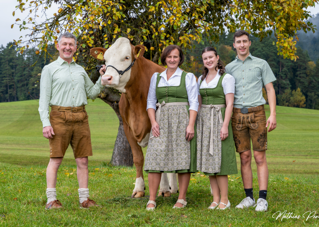 Familie Wimberger (Manfred, Margarete, Hanna, Peter) mit GERHILD (V: Merten)
