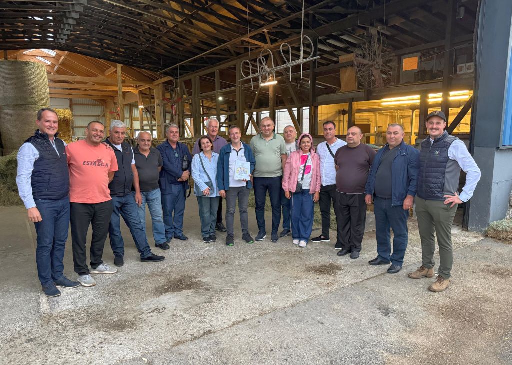 Die armenische Delegation beim Züchterstammtisch des FIH am Betrieb Peterbauer in Dierbach Die armenische Delegation beim Züchterstammtisch des FIH am Betrieb Peterbauer in Dierbach