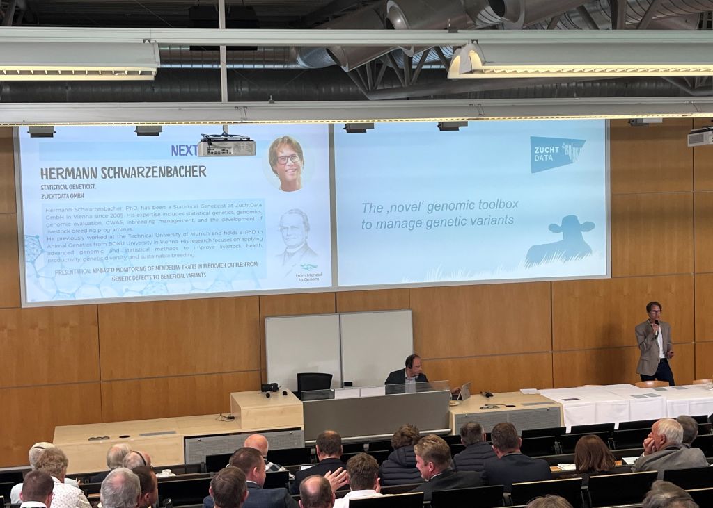 Dr. Hermann Schwarzenbacher von der ZuchtData referierte in Brünn Dr. Hermann Schwarzenbacher von der ZuchtData referierte in Brünn