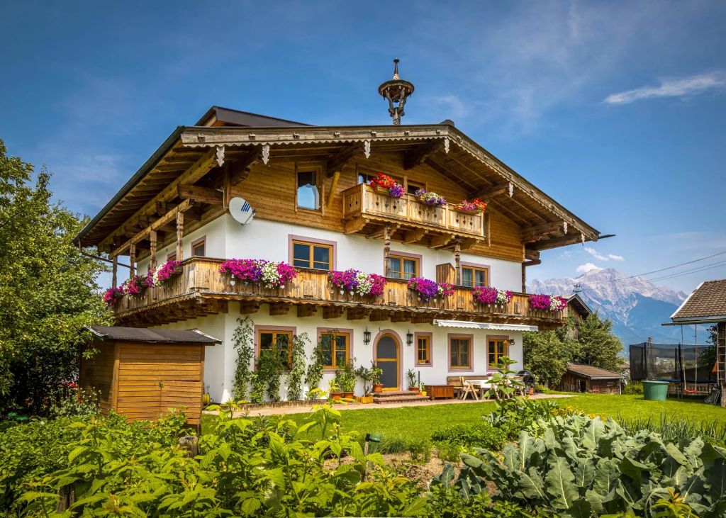 Im Herzen des Pinzgaus, in Saalfelden, liegt das Hansengut der Familie Gruber Im Herzen des Pinzgaus, in Saalfelden, liegt das Hansengut der Familie Gruber