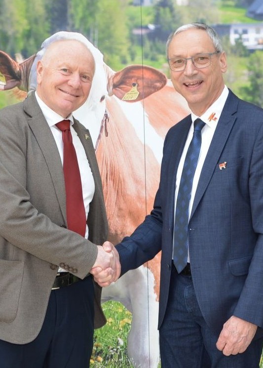 Die Geschicke der Europäischen Vereinigung der Fleckviehzüchter (EVF) führt nun Dr. Daniele Vicario aus Italien Die Geschicke der Europäischen Vereinigung der Fleckviehzüchter (EVF) führt nun Dr. Daniele Vicario aus Italien